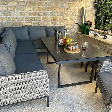 Zana Apartment