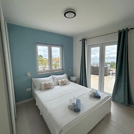Zana Apartment *